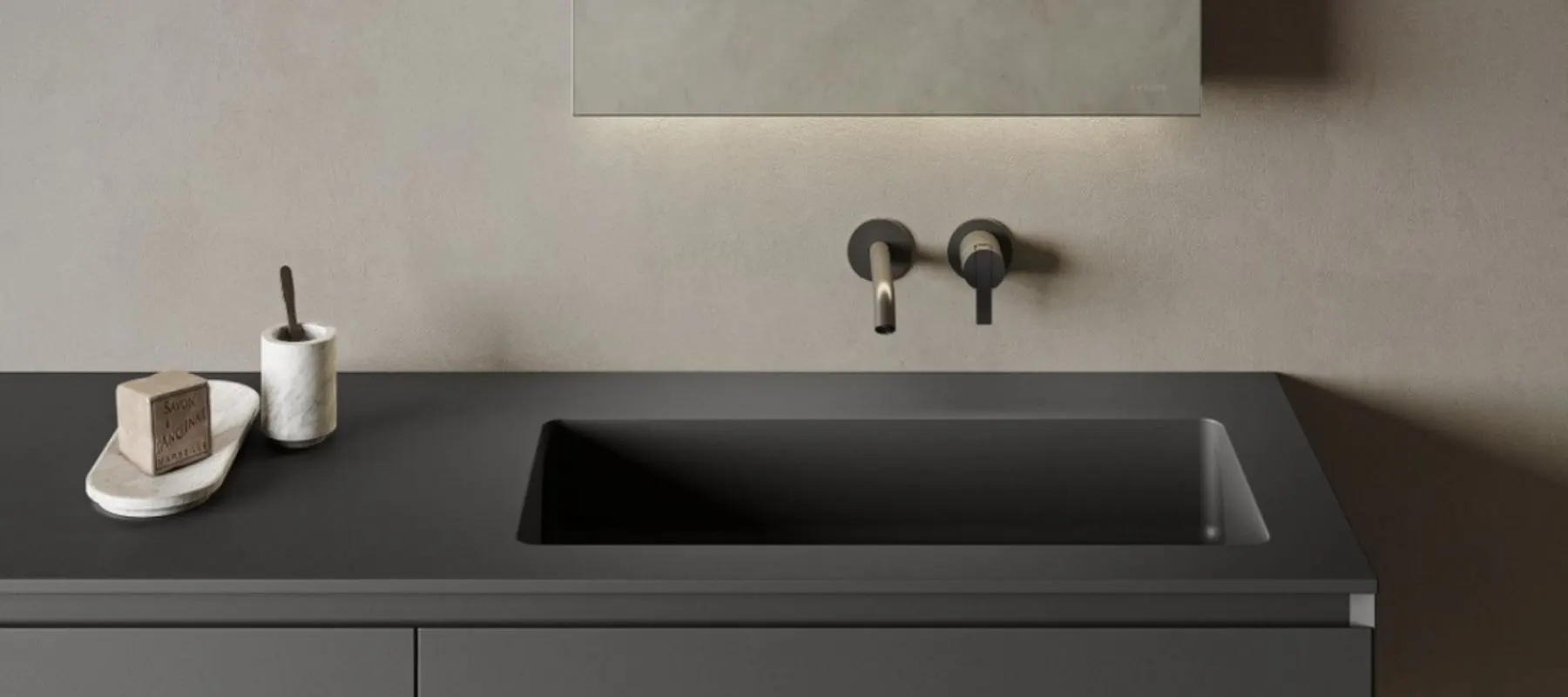 Mobile bagno sospeso con lavabo integrato in finitura blu navy