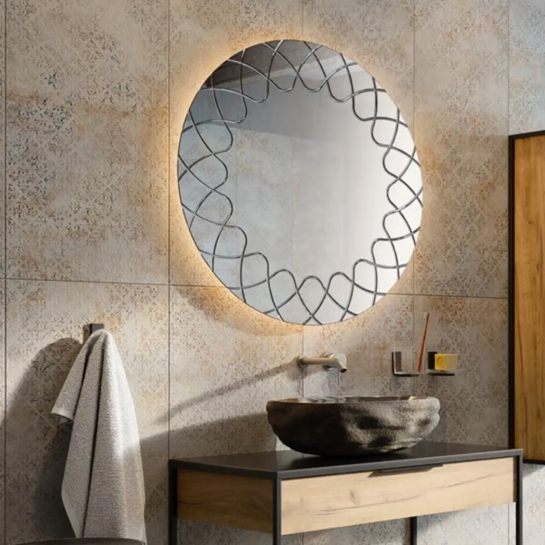 Specchiera retroilluminata a LED sopra il lavabo